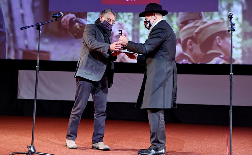 The Honorary Award of the 6th MJFF is presented